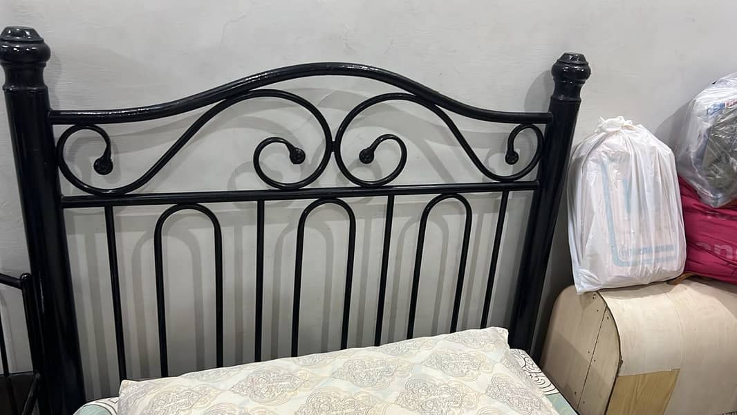 Single bed are 2  with side table 1