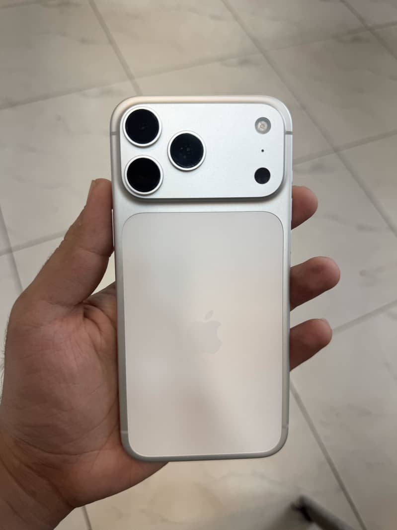 Apple iPhone 17 Pro Max 0