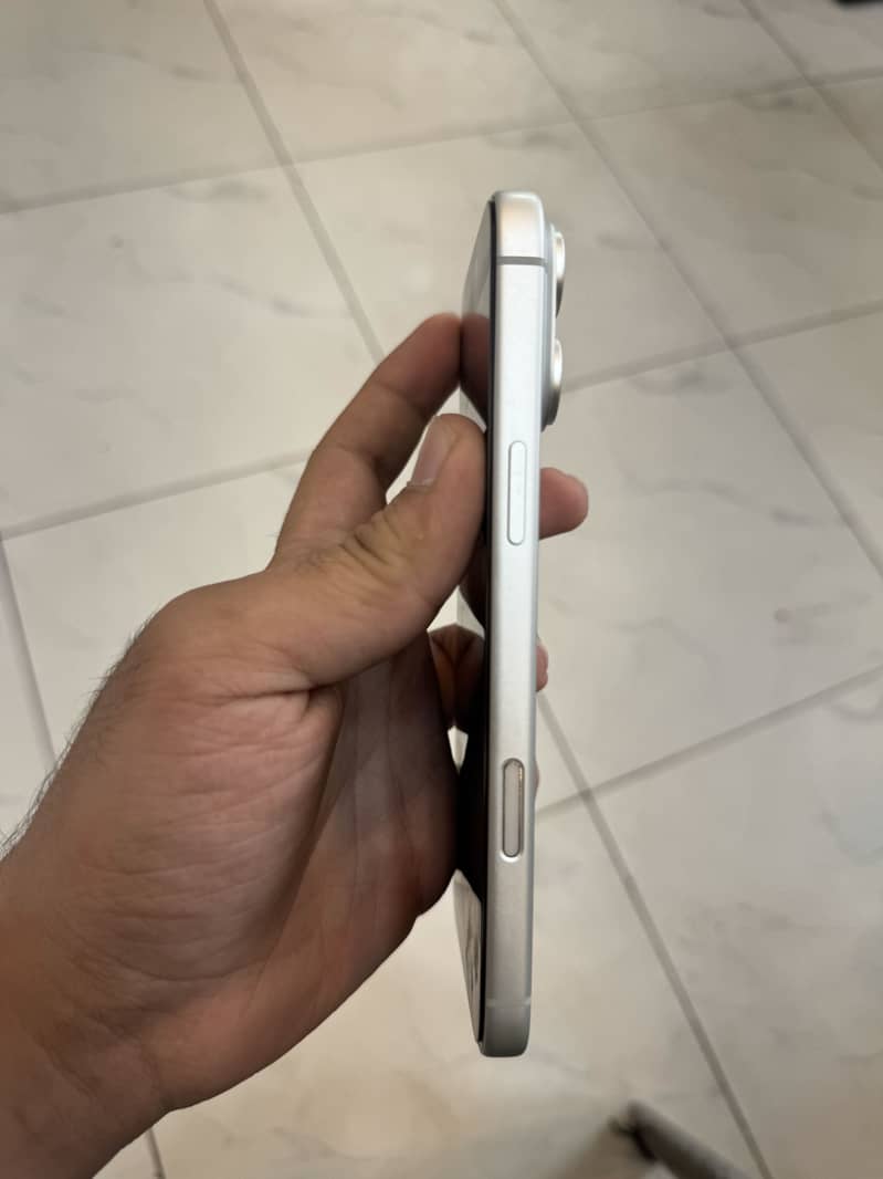 Apple iPhone 17 Pro Max 3