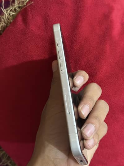 Apple iPhone 16