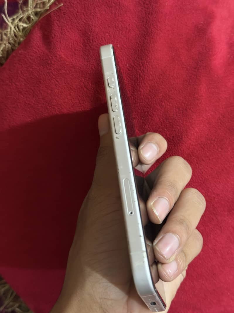 Apple iPhone 16 0