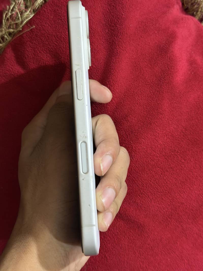 Apple iPhone 16 2