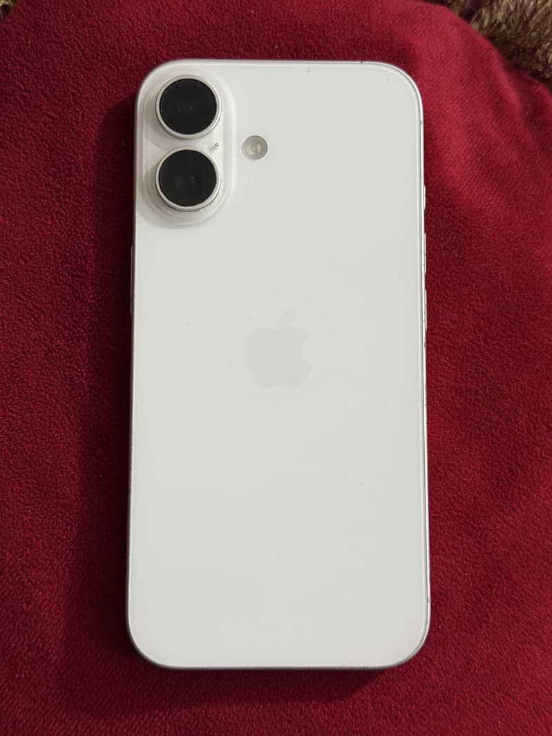 Apple iPhone 16 3