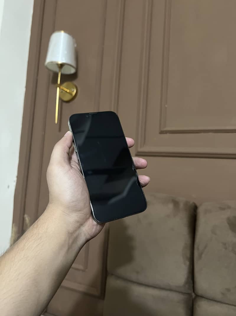 Apple iPhone 13 Pro 2