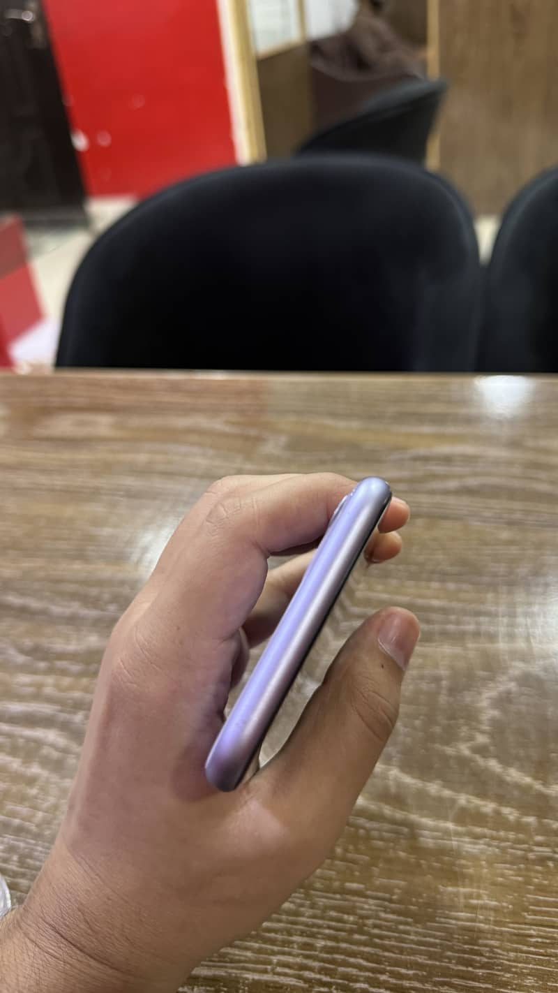 Apple iPhone 11 3