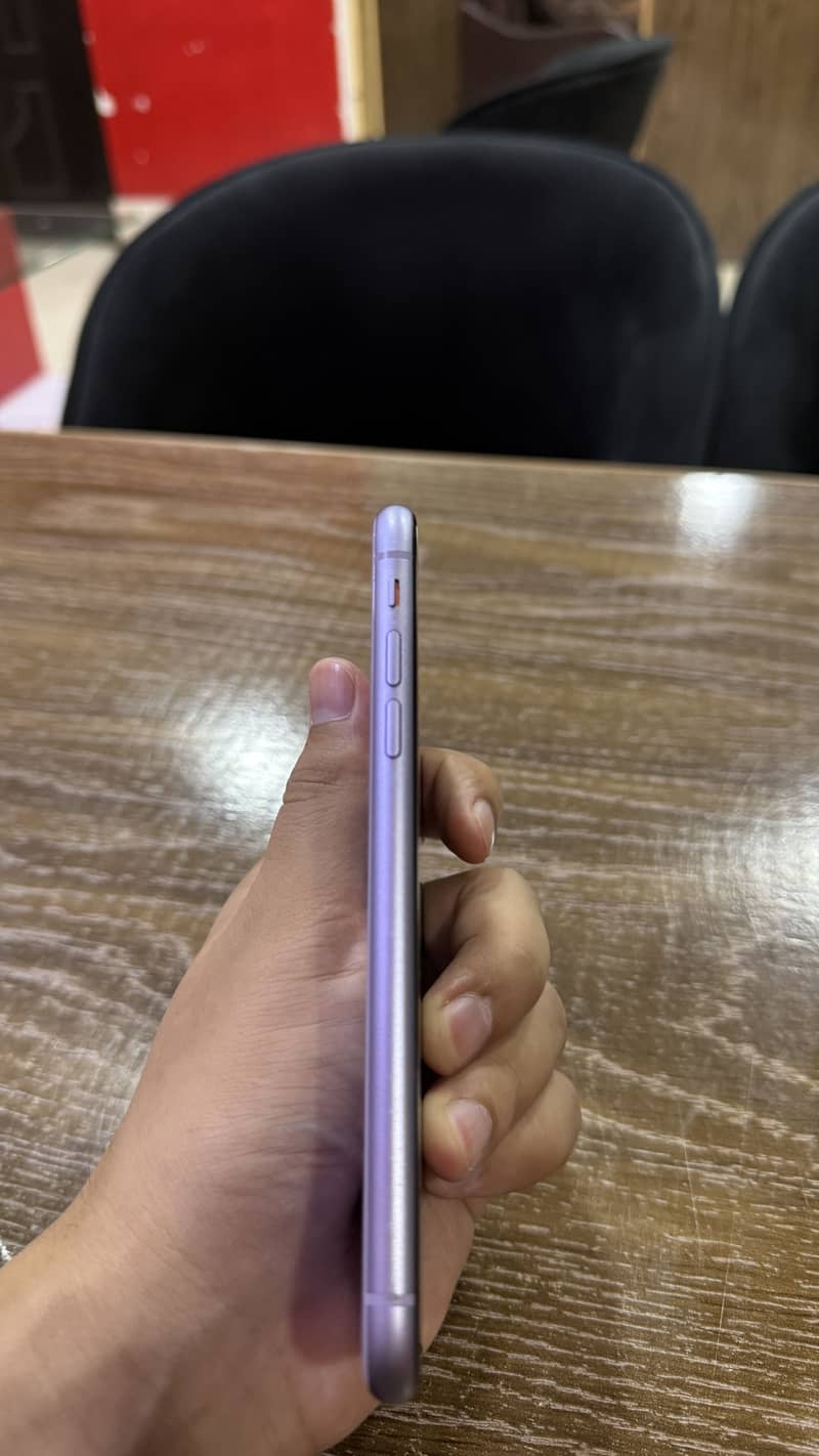 Apple iPhone 11 4