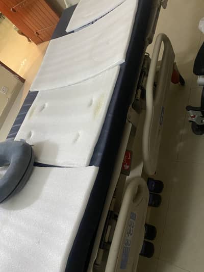 Electric hospital bed fully operational