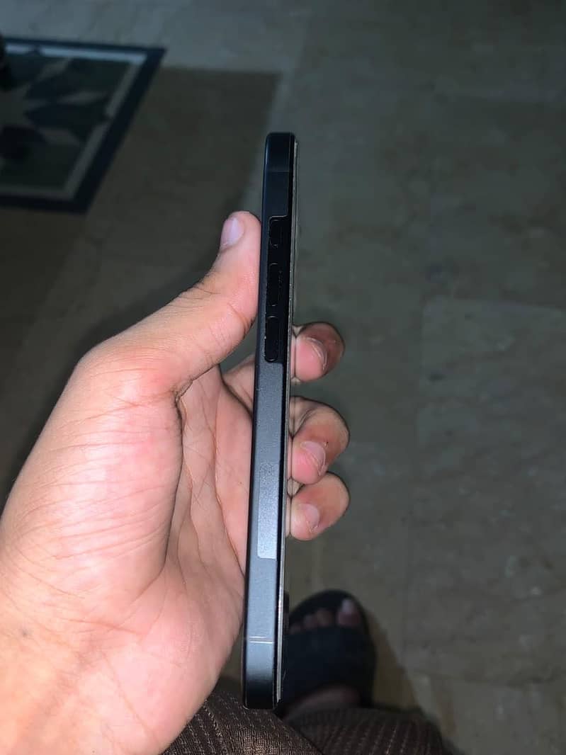 Apple iPhone 16 2