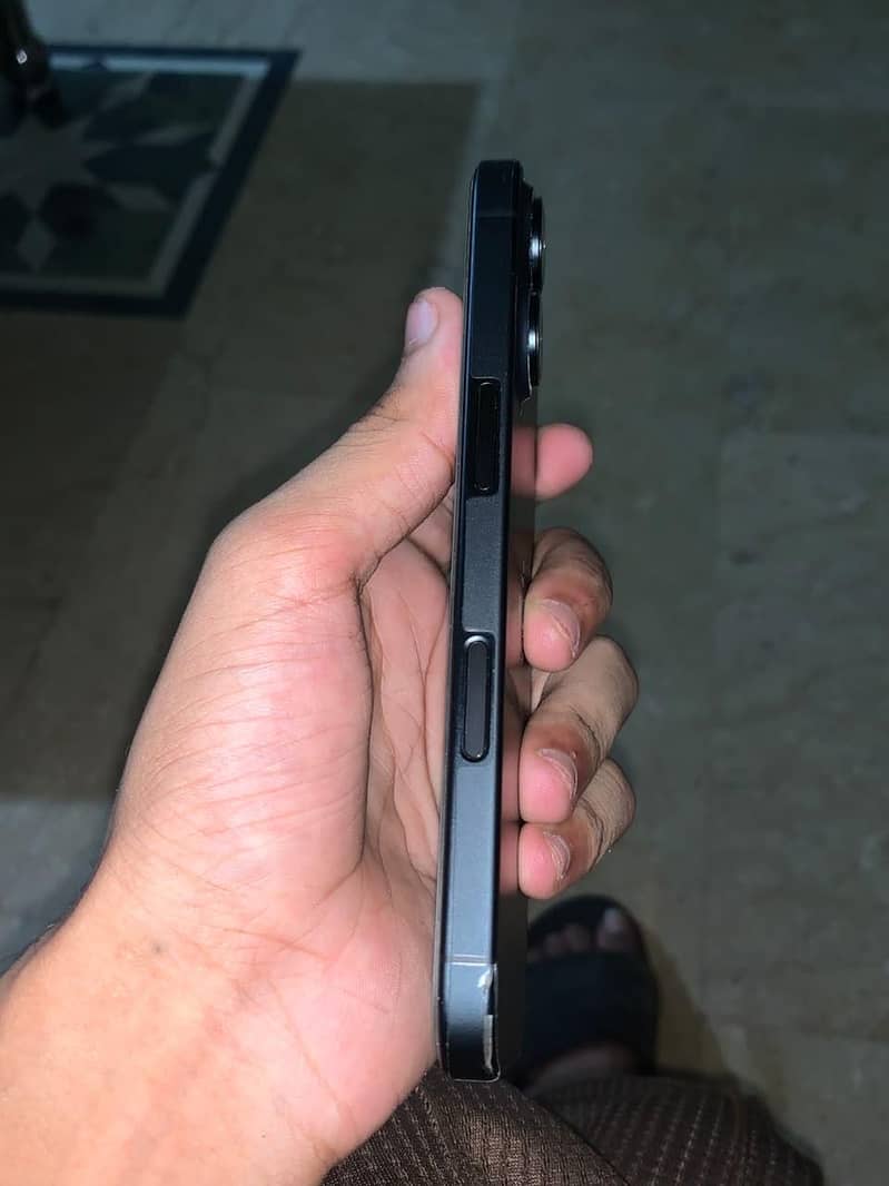 Apple iPhone 16 5