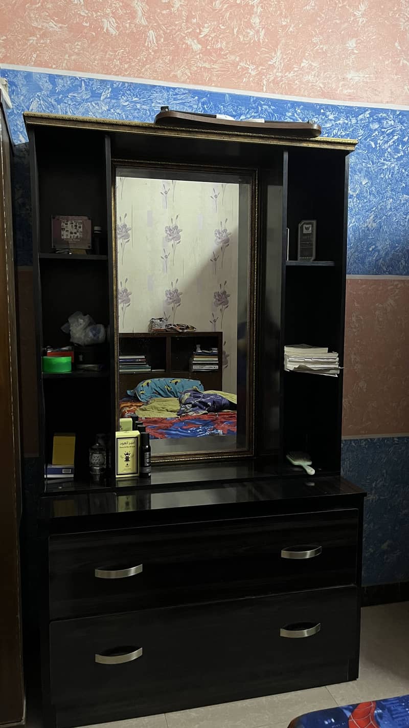 Dressing table 0