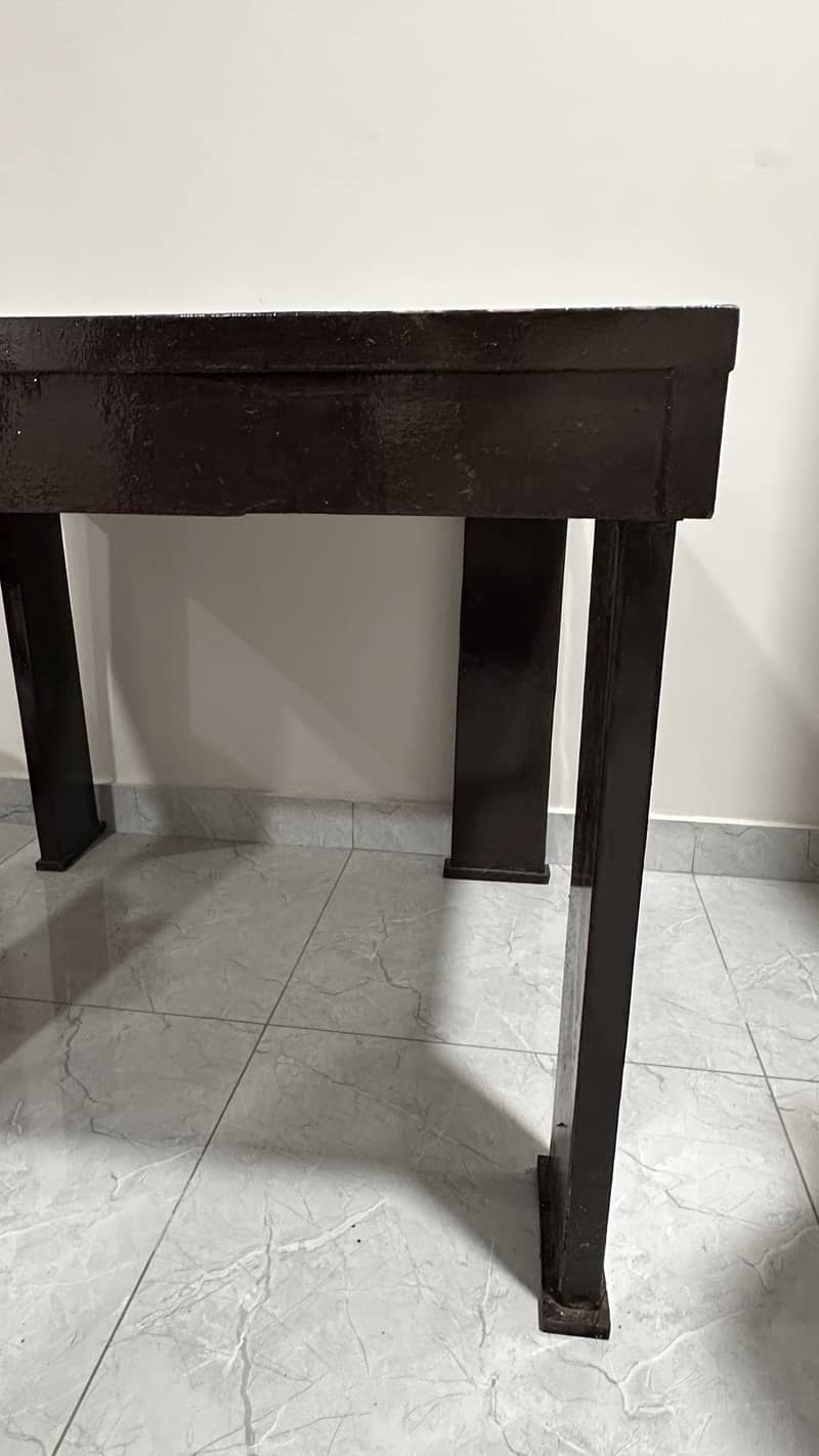 4 seater Dining Table 3