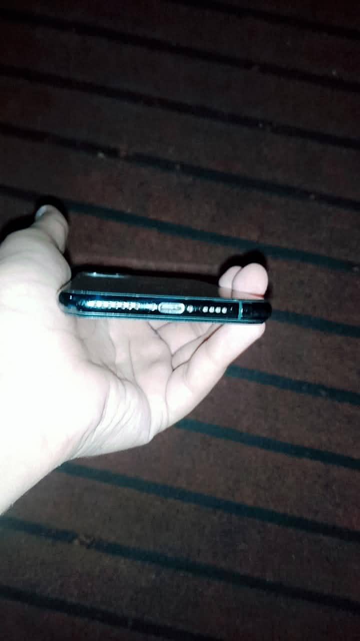 Apple iPhone 11 Pro Max 0