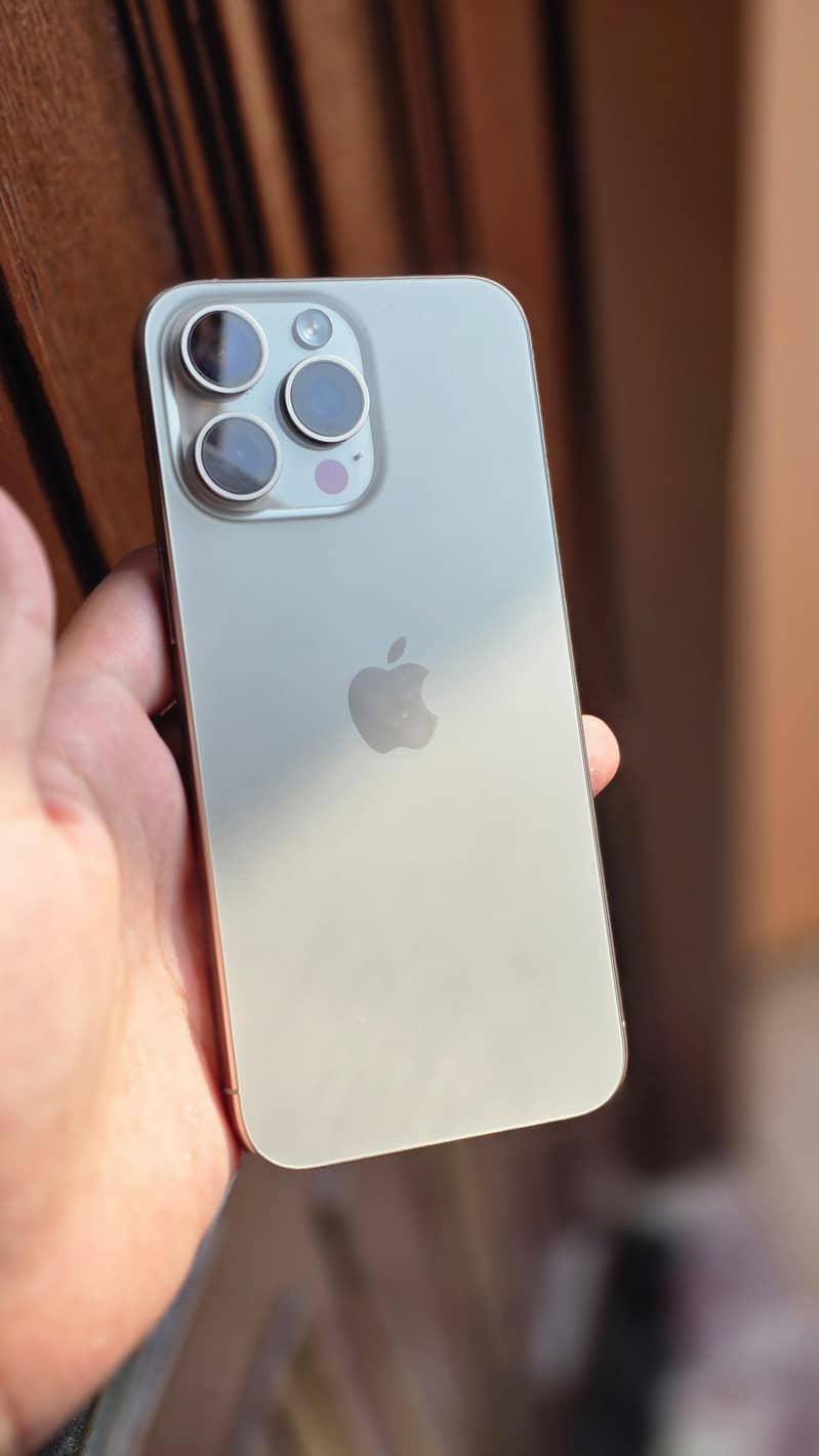 Apple iPhone 15 Pro Max 0