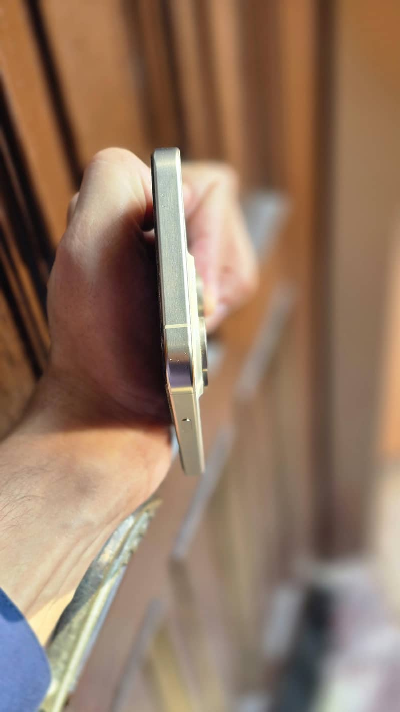 Apple iPhone 15 Pro Max 3