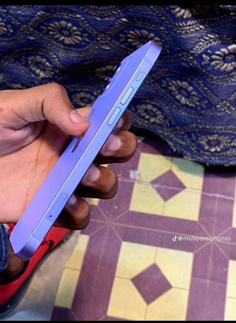 Apple iPhone 12 1