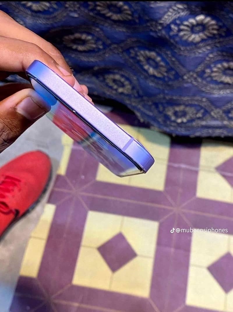 Apple iPhone 12 3