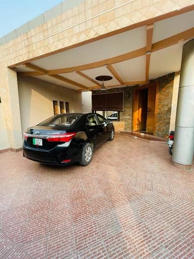 1 Kanal double Store 6 Bed Near Emporium Mall Canal Road Park Silent Office