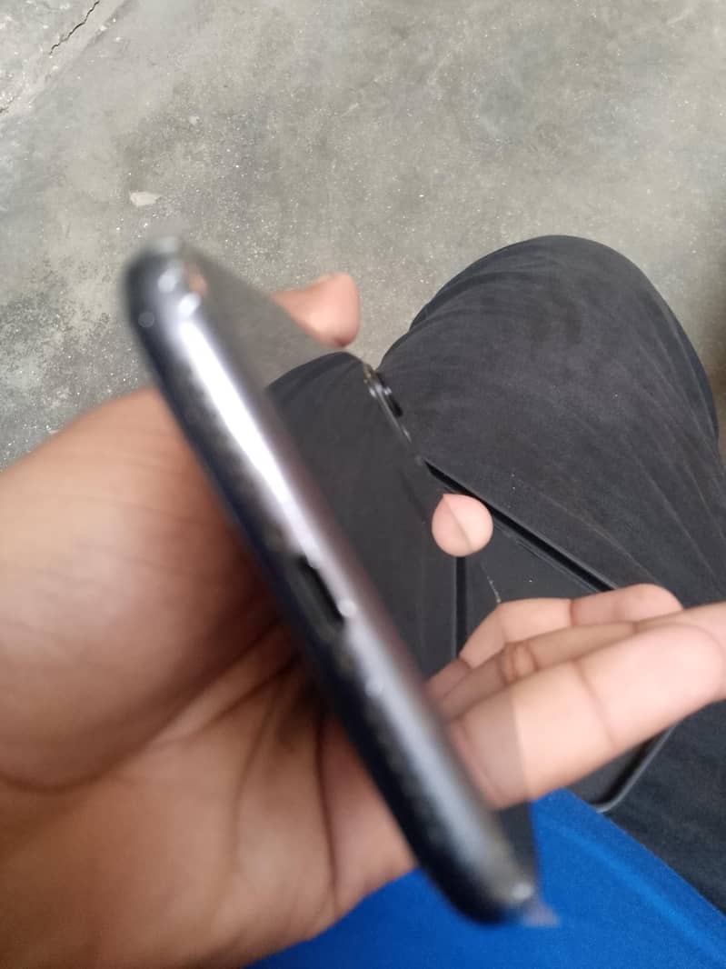Apple iPhone 11 3
