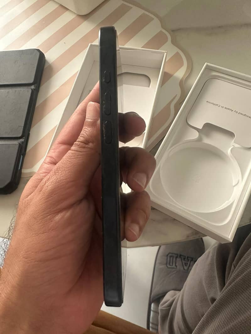 Apple iPhone 15 Pro 0
