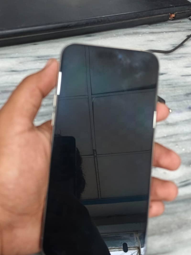 Apple iPhone 15 Pro Max 2