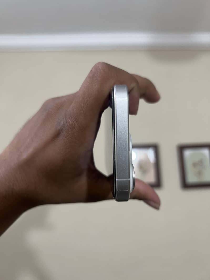 Apple iPhone 15 Pro 3