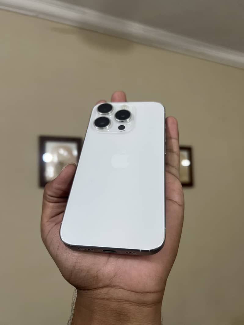 Apple iPhone 15 Pro 12