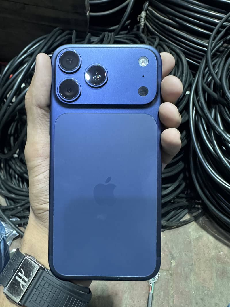 Apple iPhone 17 Pro Max 1