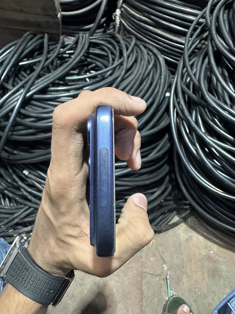 Apple iPhone 17 Pro Max 4