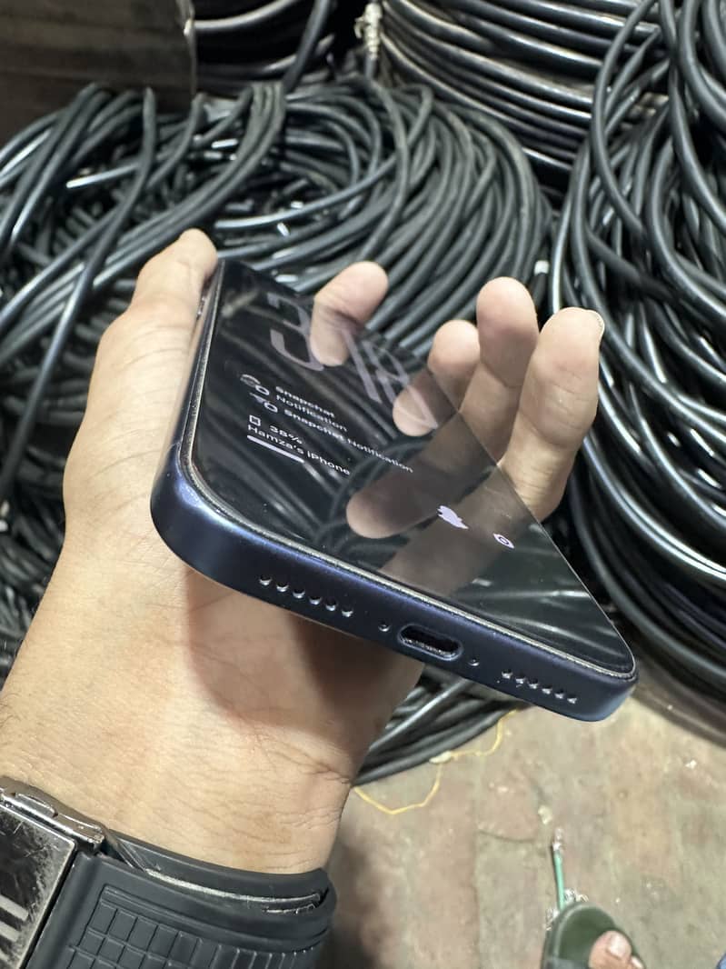 Apple iPhone 17 Pro Max 5