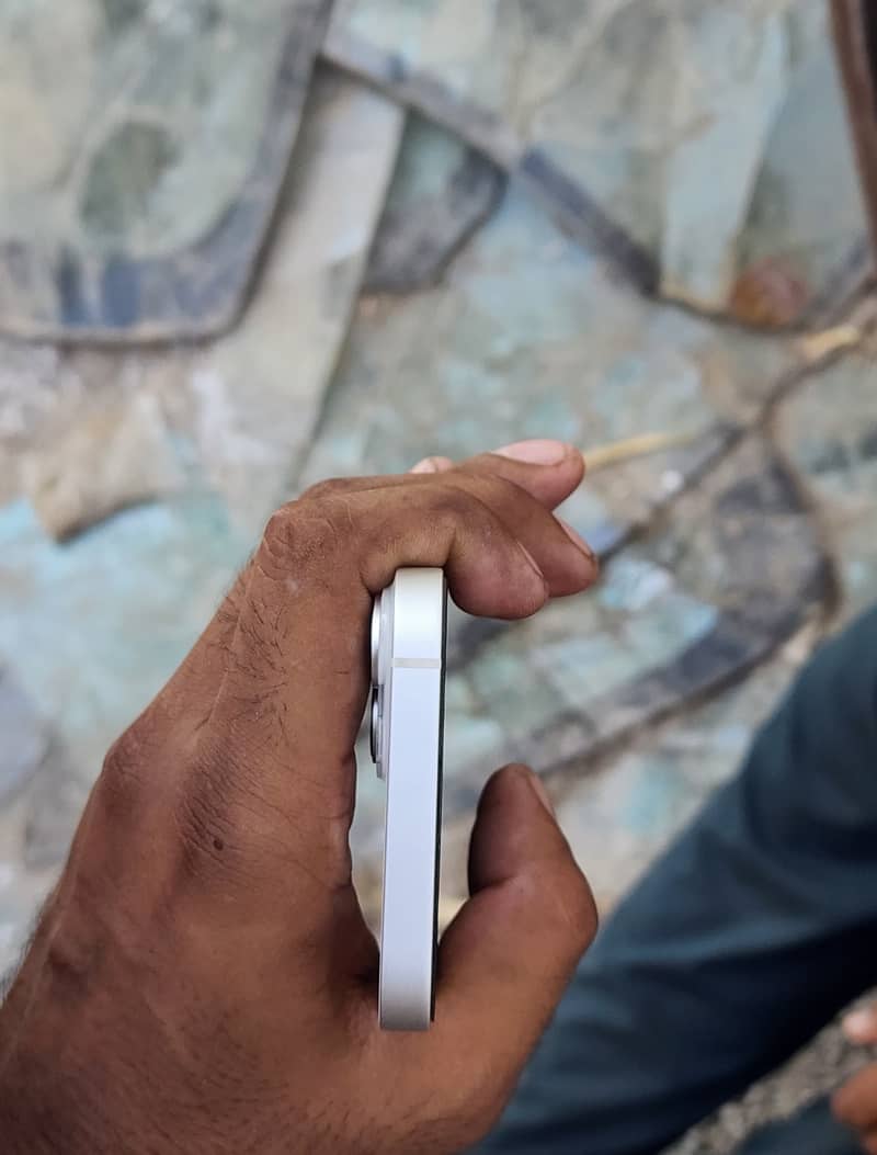 Apple iPhone 14 3