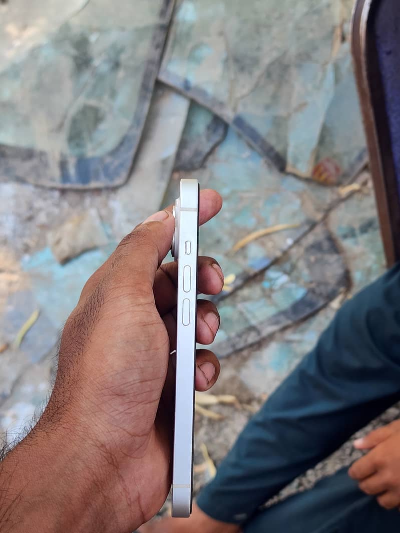 Apple iPhone 14 4
