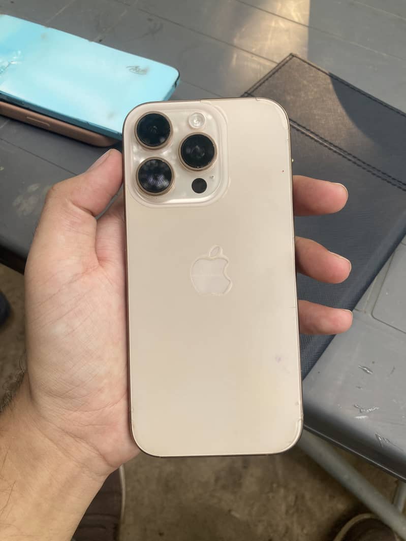 Apple iPhone 16 Pro 1