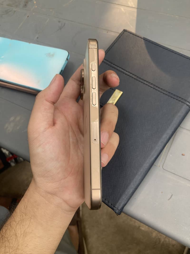 Apple iPhone 16 Pro 2