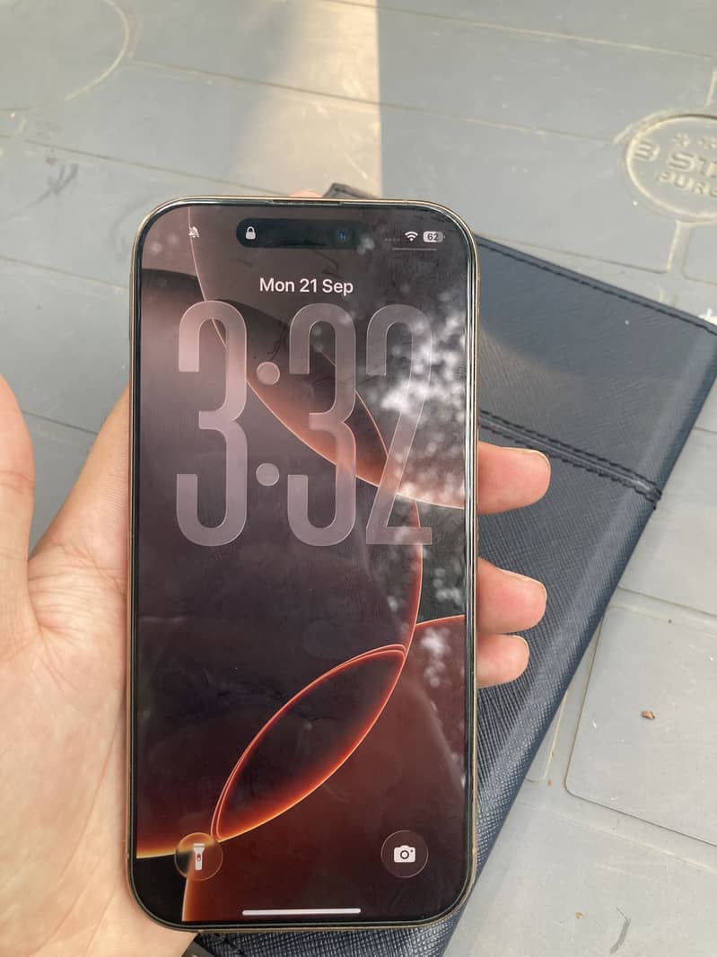 Apple iPhone 16 Pro 4