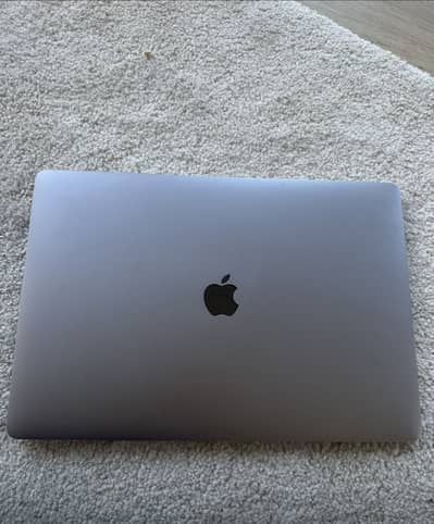 Apple Macbook pro 15 inch 2016