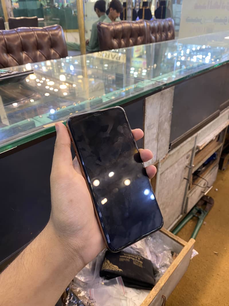 Apple iPhone XS Max 1