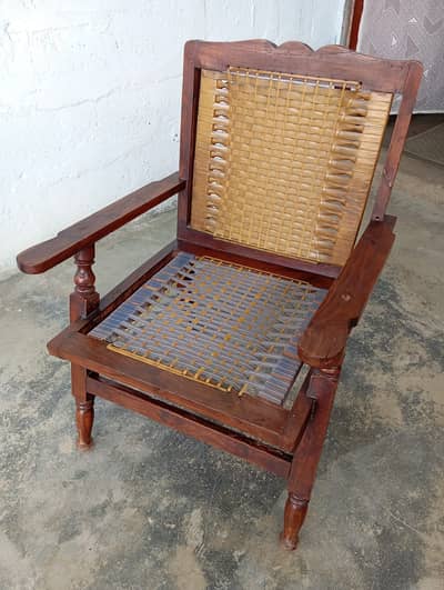 4 Pcs Wooden Chairs