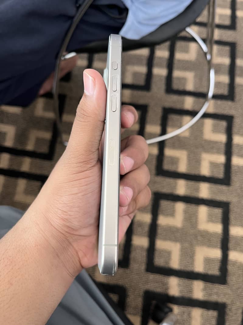 Apple iPhone 15 Pro Max 2