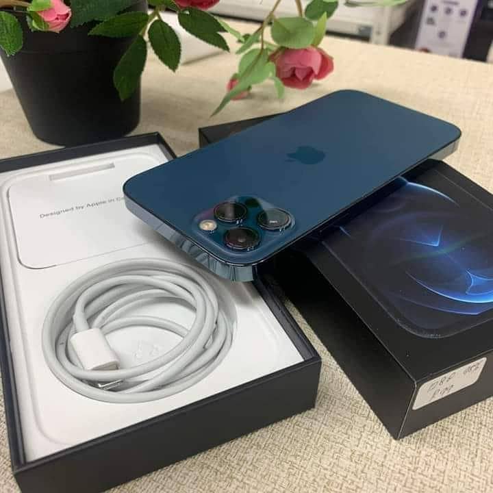 Apple iPhone 12 4