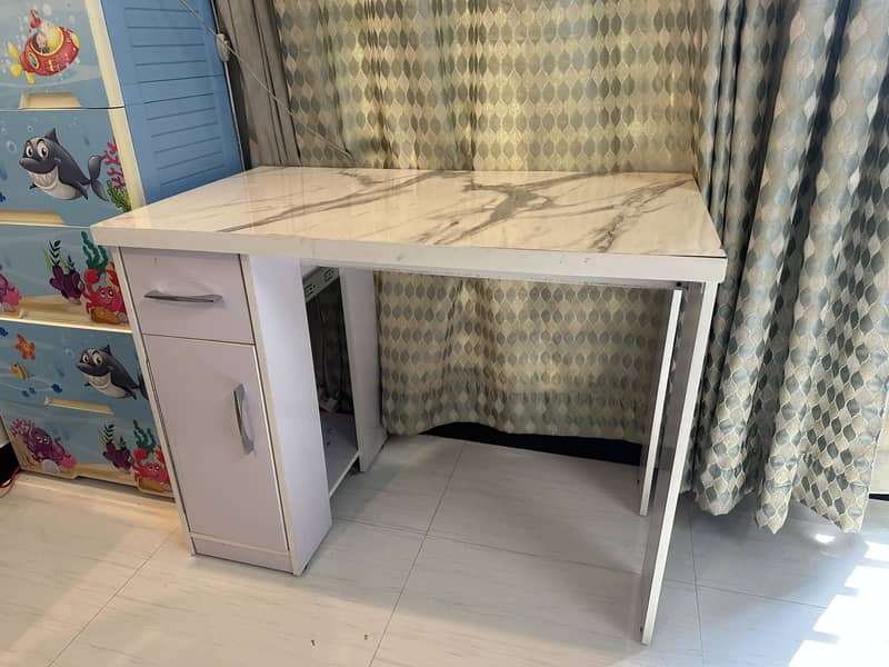 Computer table 1