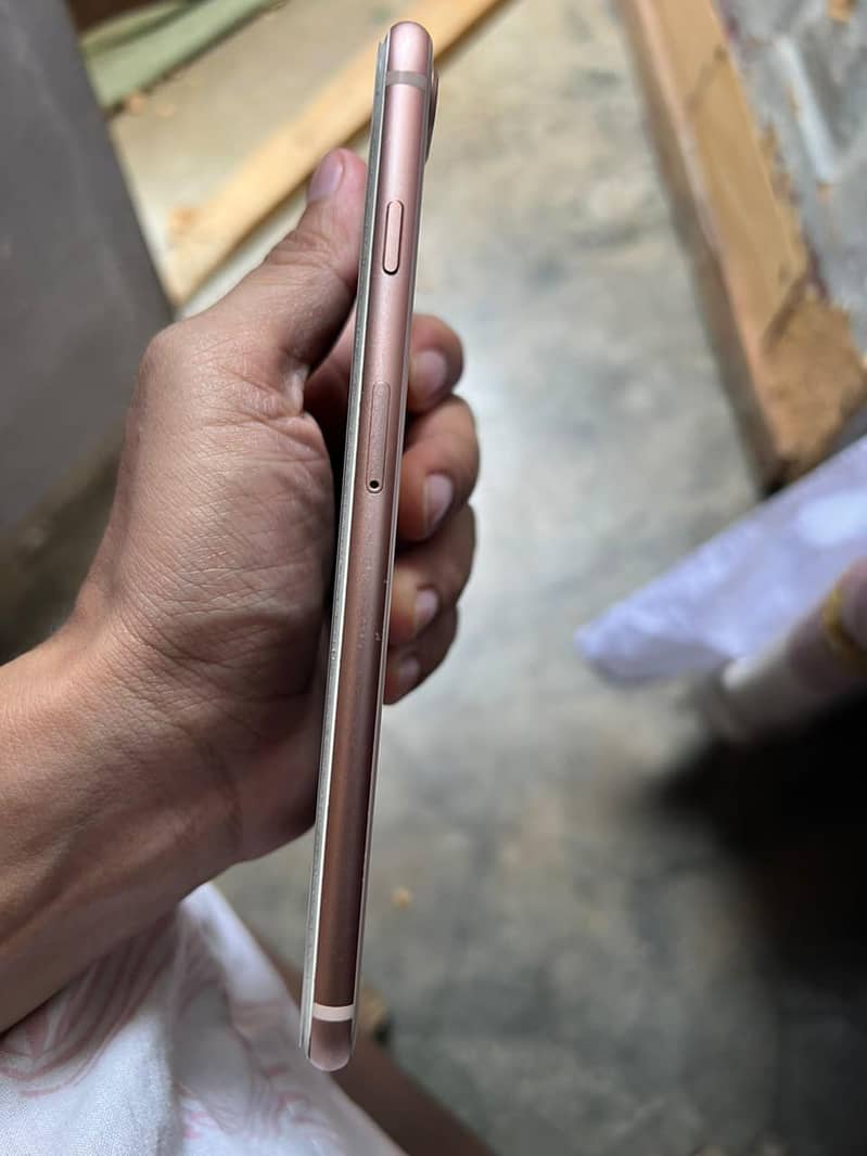 Apple iPhone 8 Plus 3