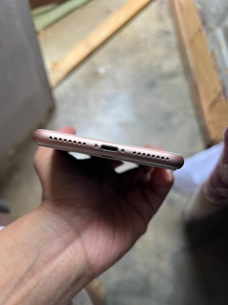 Apple iPhone 8 Plus 4