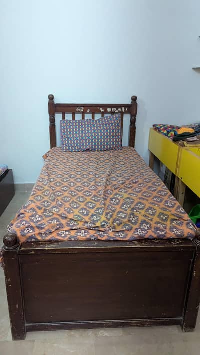 Selling kids room bed its a twin bed