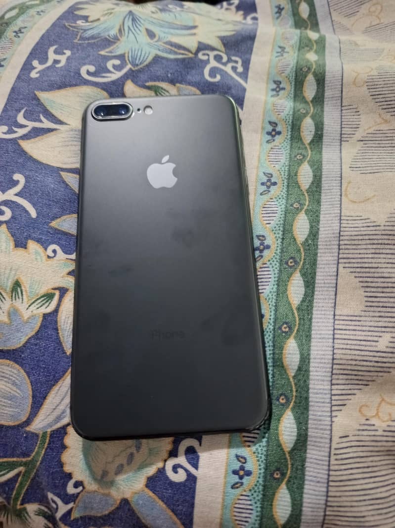 Apple iPhone 8 Plus 4