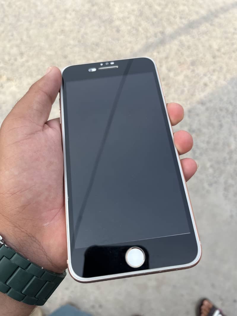 Apple iPhone 8 Plus 1