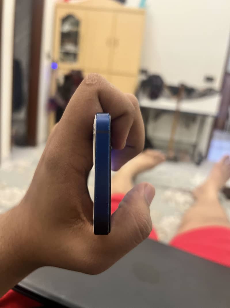 Apple iPhone 12 mini 4