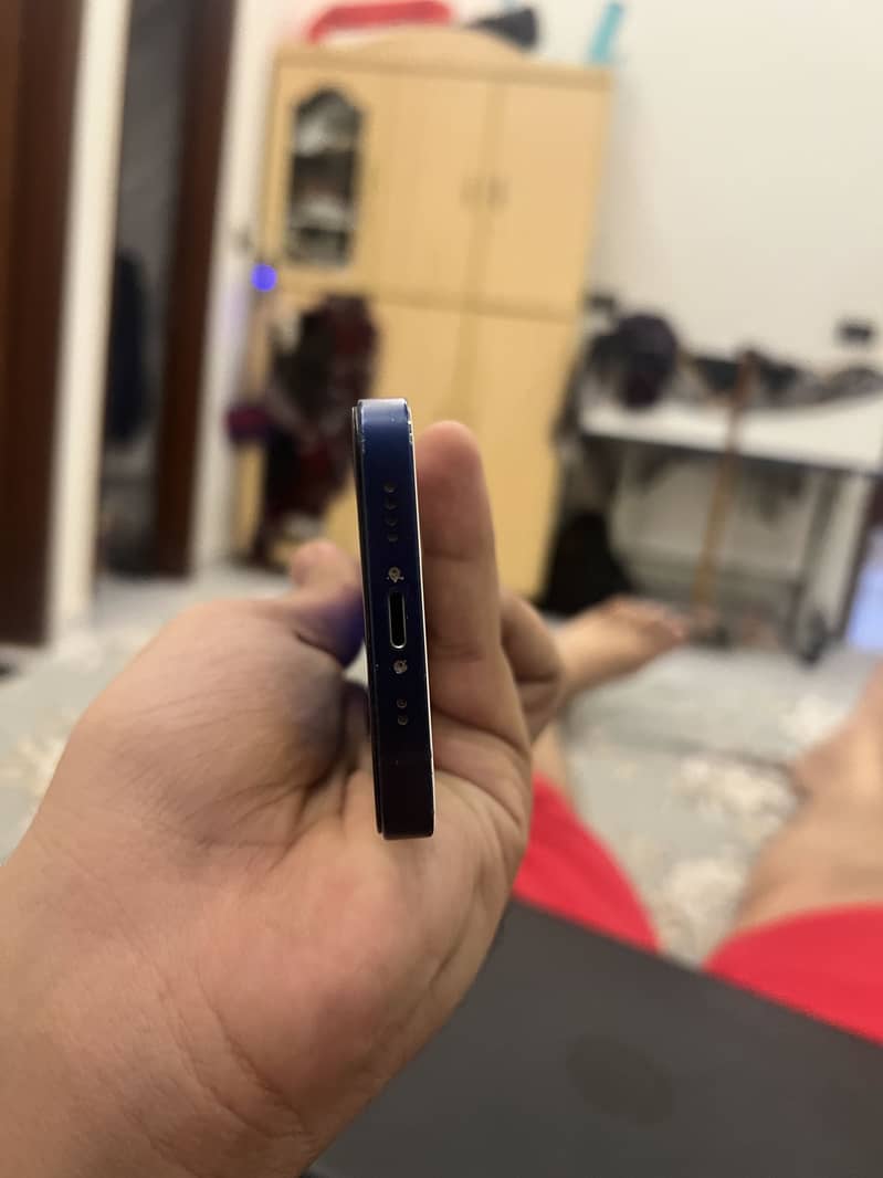 Apple iPhone 12 mini 6