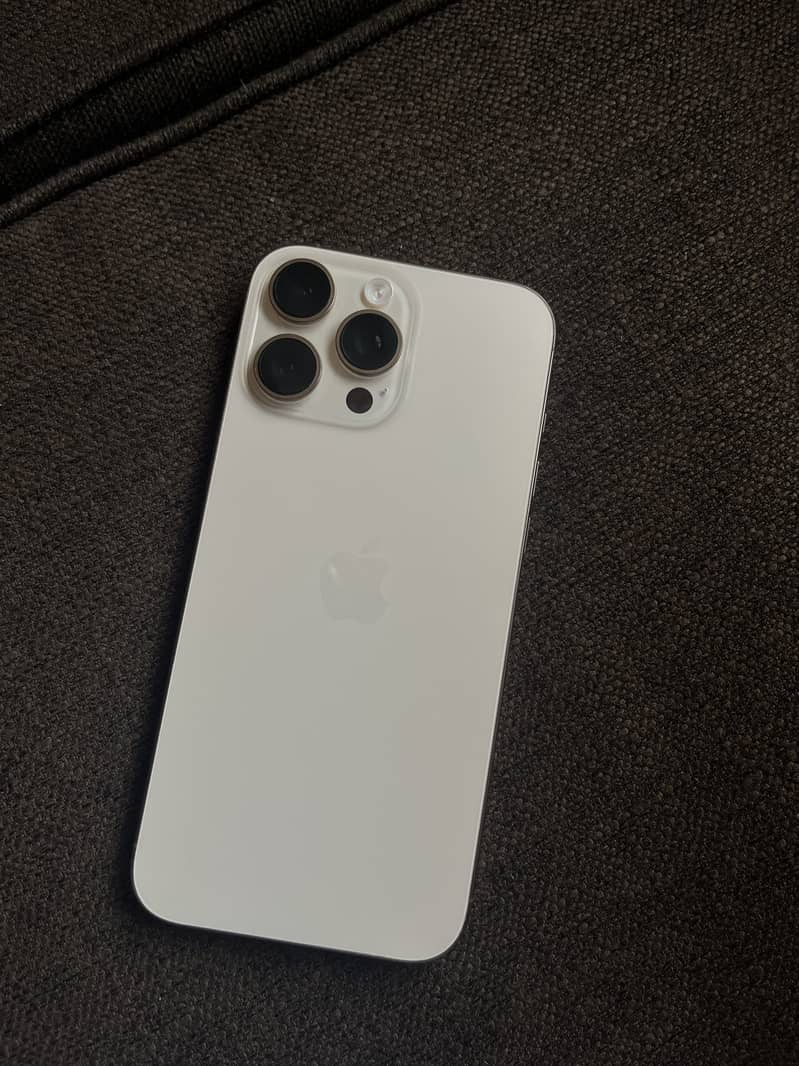 Apple iPhone 16 Pro Max 0