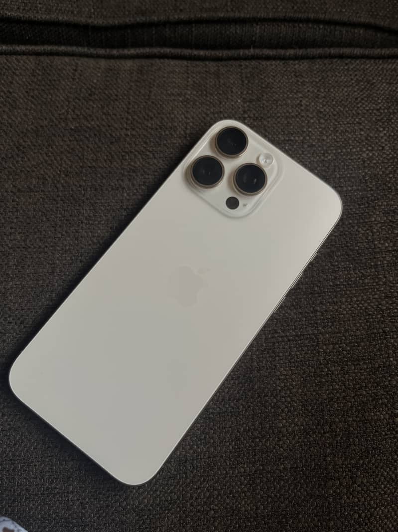 Apple iPhone 16 Pro Max 3