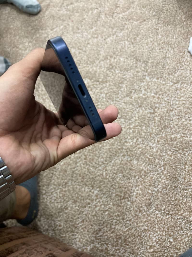 Apple iPhone 12 4